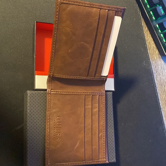 Guess men wallet - Picture 2 of 5